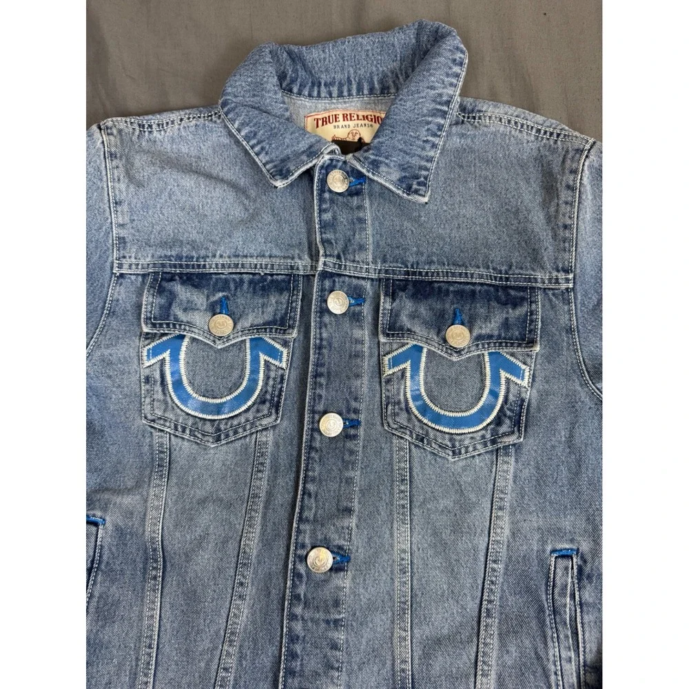 True Religion Mens Applique SN Denim Jacket Light Pacific Wash 701192 Small NWT